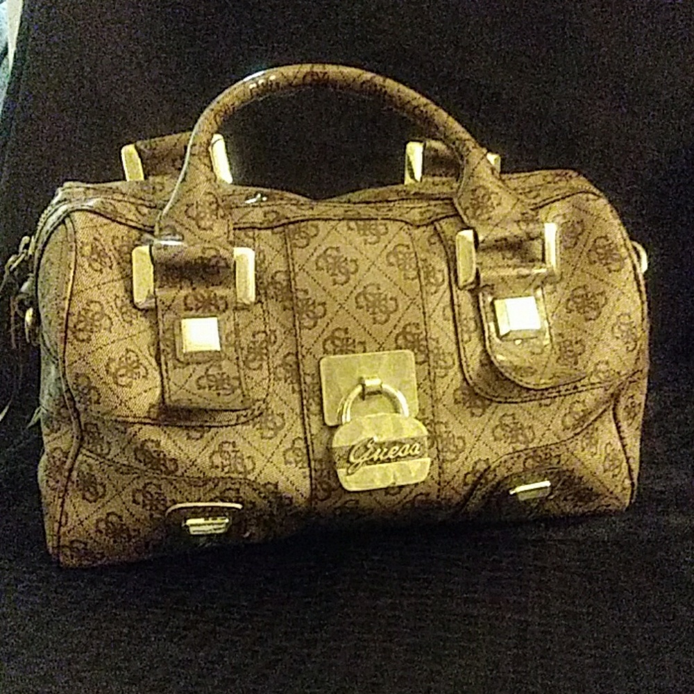 Guess purse 👛